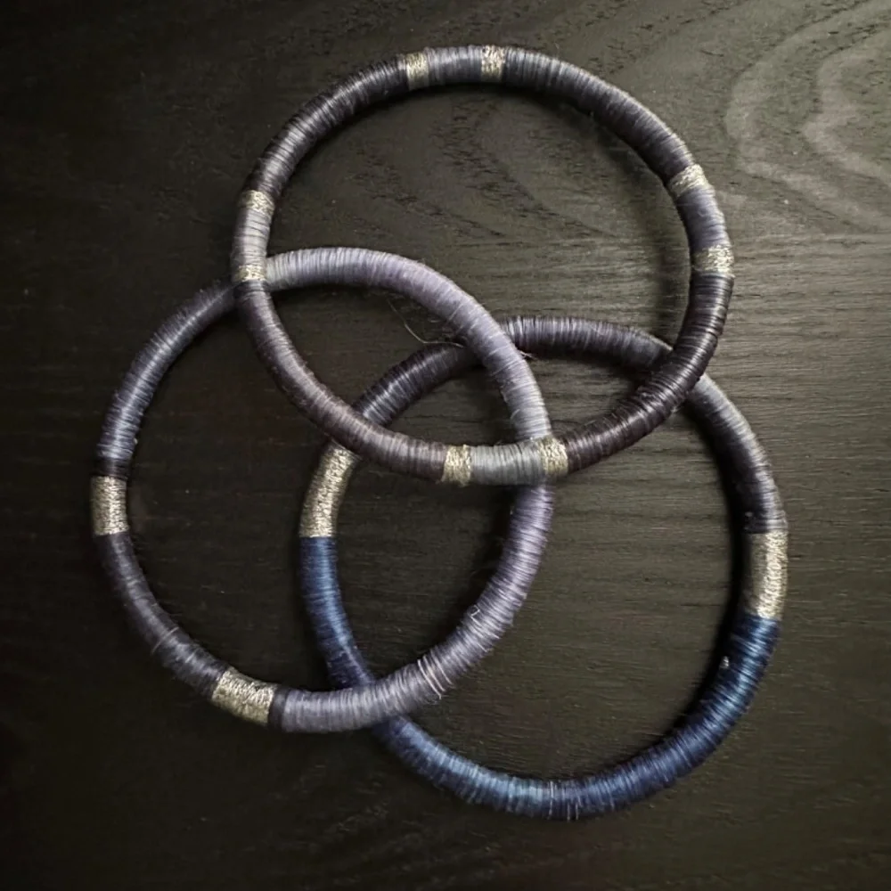 Handmade Flexible Bangle Bracelets from Rwanda - set of 3 blue/silver - Picture 3 of 15